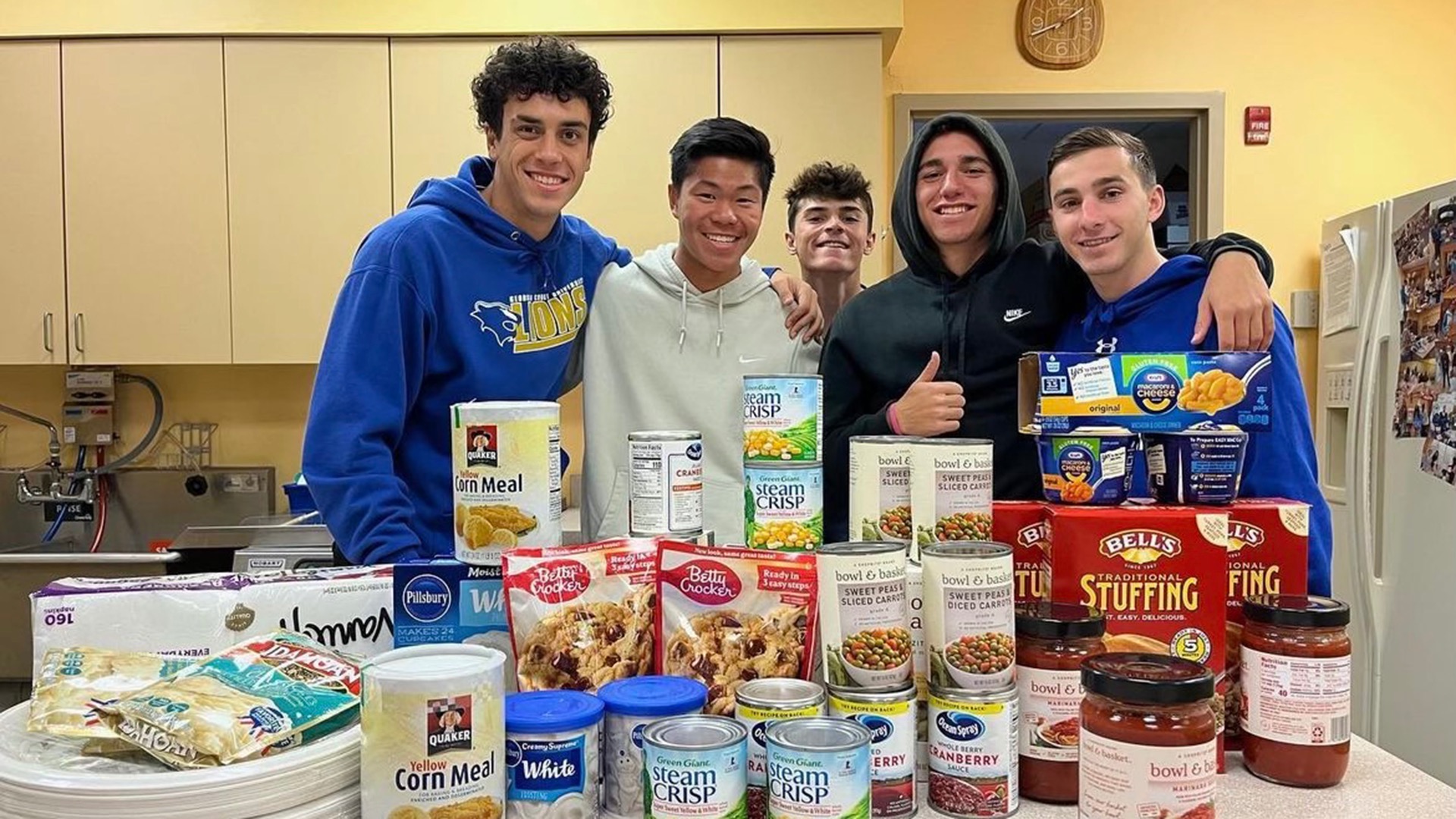 Student-athletes at Georgian Court held a food drive for Thanksgiving 