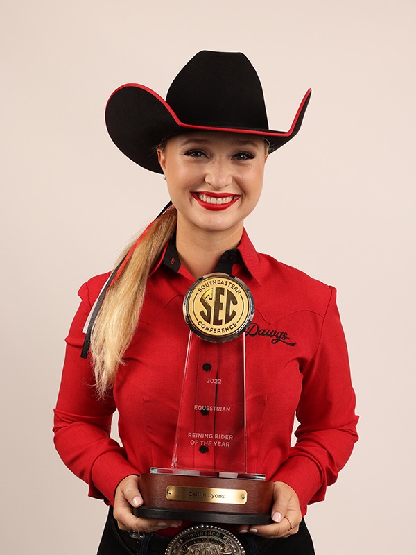 Lyons earned the SEC Reining Rider of the Year award for the 2021-22 season, finishing with a 10-3-1 record.