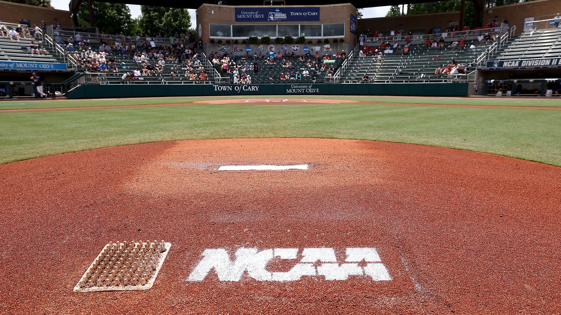 Expanded use of one-way communication proposed in baseball