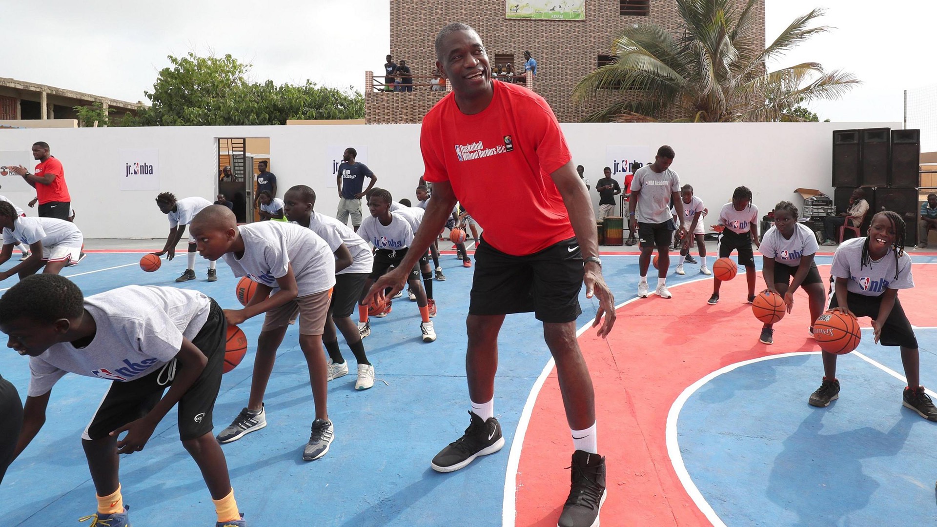 Mutombo engages with attendees at a 2019 NBA Basketball Without Borders camp in Senegal. (Photo by Nathaniel S. Butler / Getty Images)