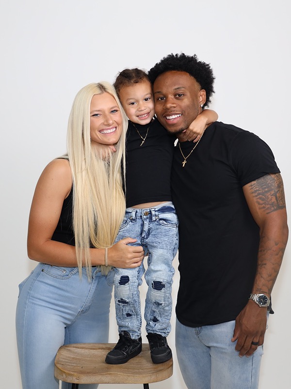The Williams family of three, Jasmine, Zee and Zee Brysen, pose for family pictures.