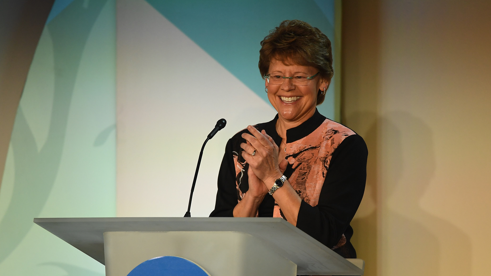 Comstock announces retirement after 44 years in college athletics