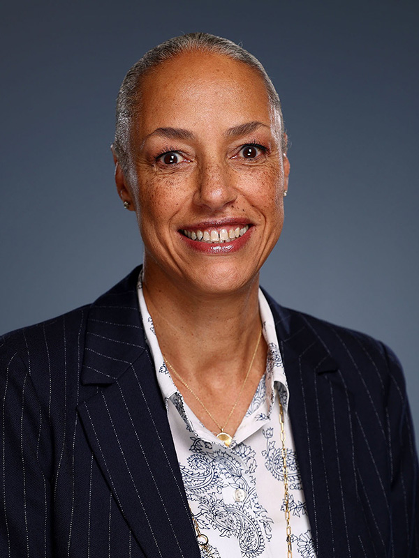 Lynda Tealer Headshot
