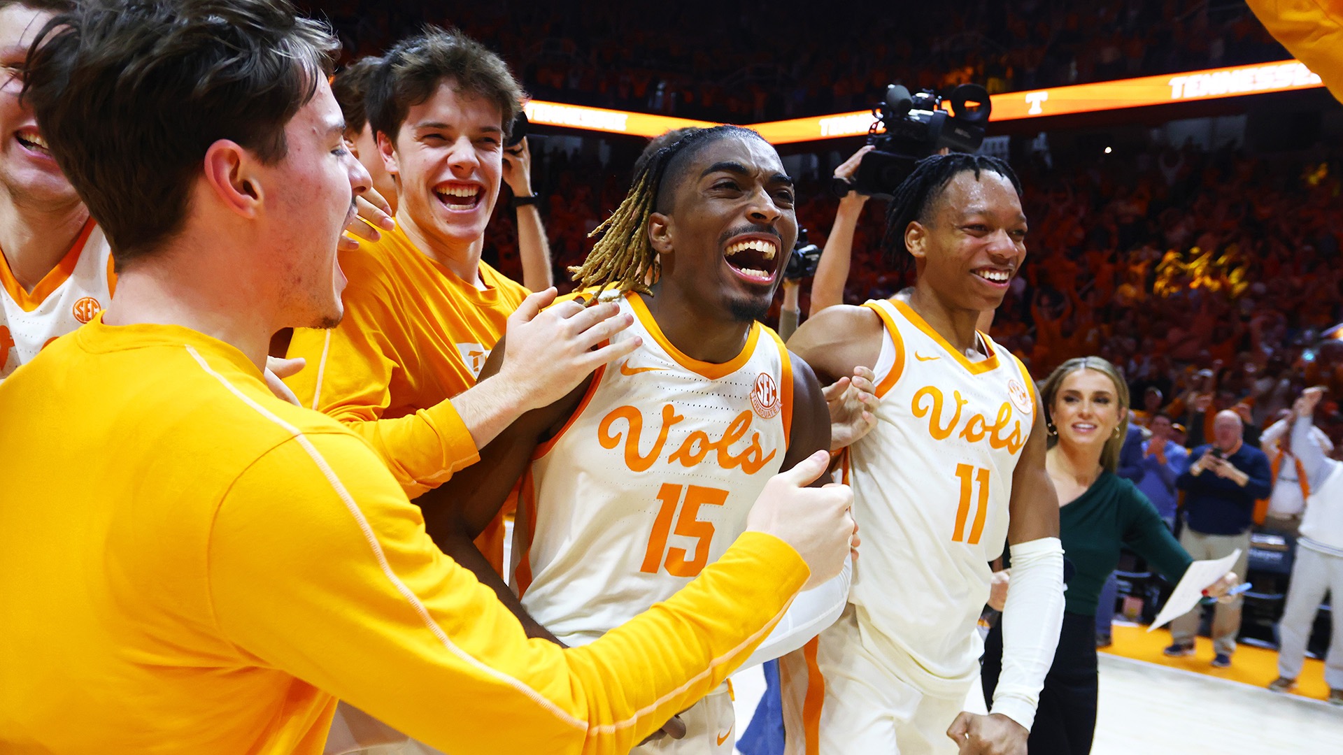 Tennessee men's basketball senior Jahmai Mashack (No. 15) celebrates with teammates and fans after hitting a game-winning 3-pointer at the buzzer against rival Alabama in the regular season. (Photo by Johnnie Izquierdo / Getty Images)