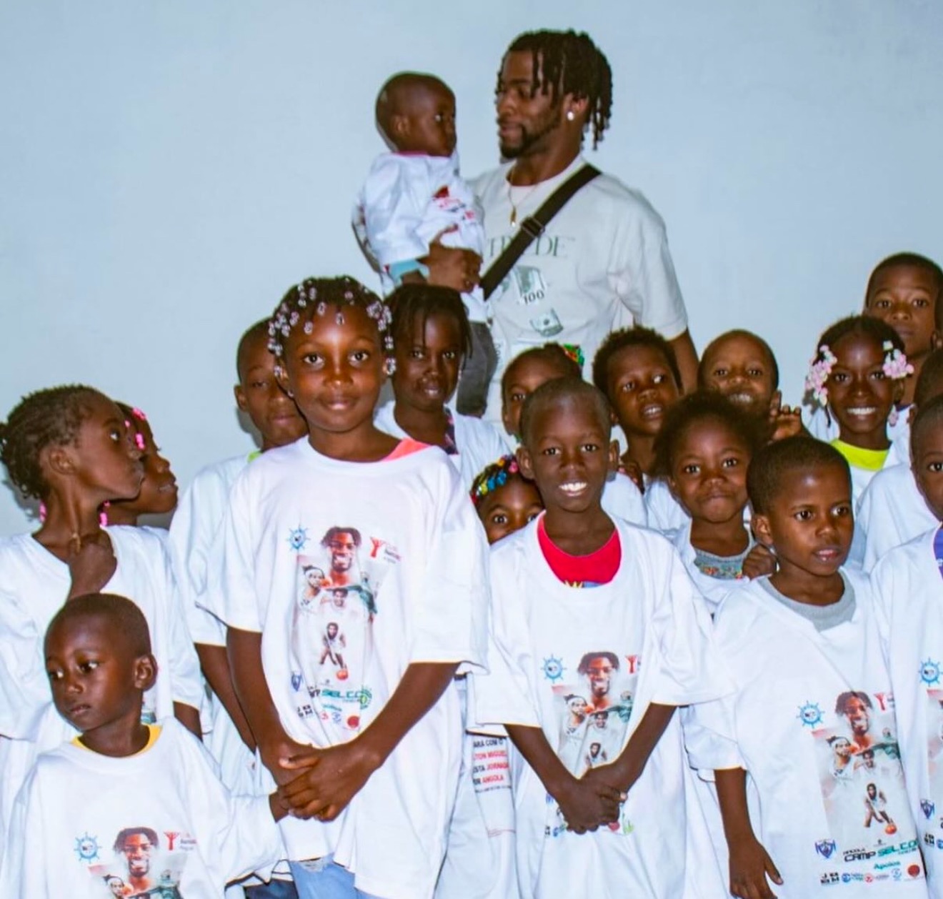 Selton Miguel with kids 