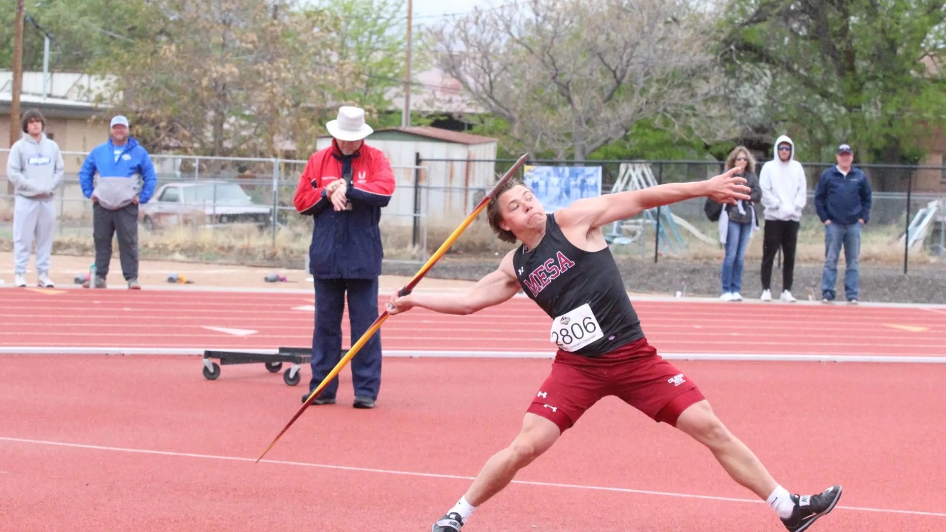 Izaak Siefken throwing Javelin