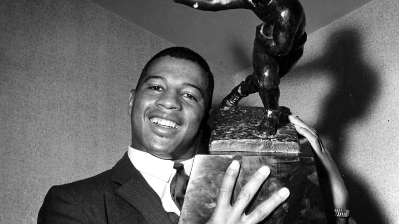 Ernie Davis wins the Heisman Trophy