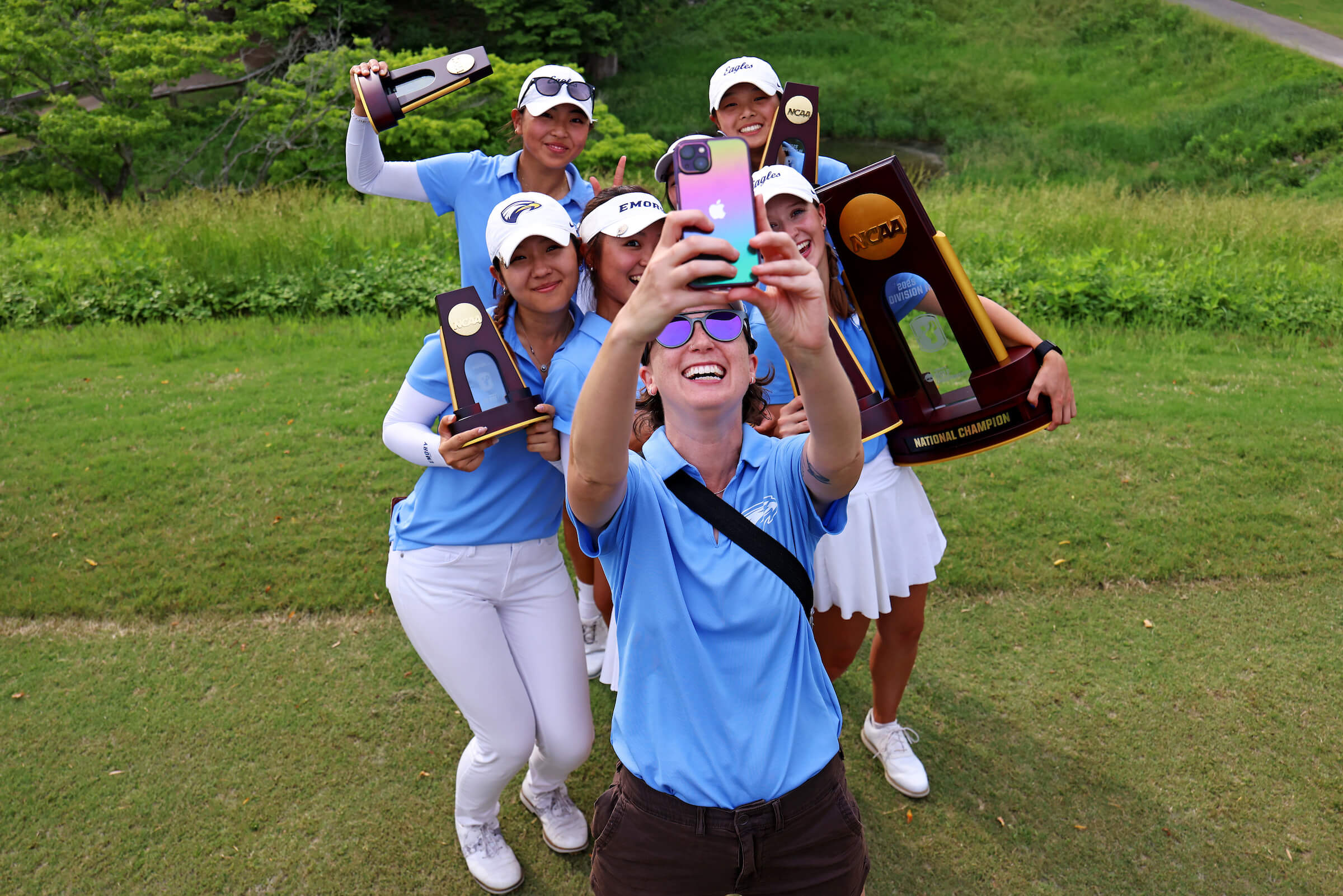 WILLIAMSBURG, VIRGINIA - MAY 16: The Emory Eagles take a selfie after winning the Division III Women’s Golf Championship held at the River Course at Kingsmill Resort & Spa on May 16, 2025 in Williamsburg, Virginia. (Photo by Peter Casey/NCAA Photos via Getty Images)