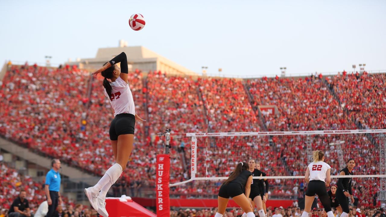 Nebraska volleyball attendance record (92,003 fans)