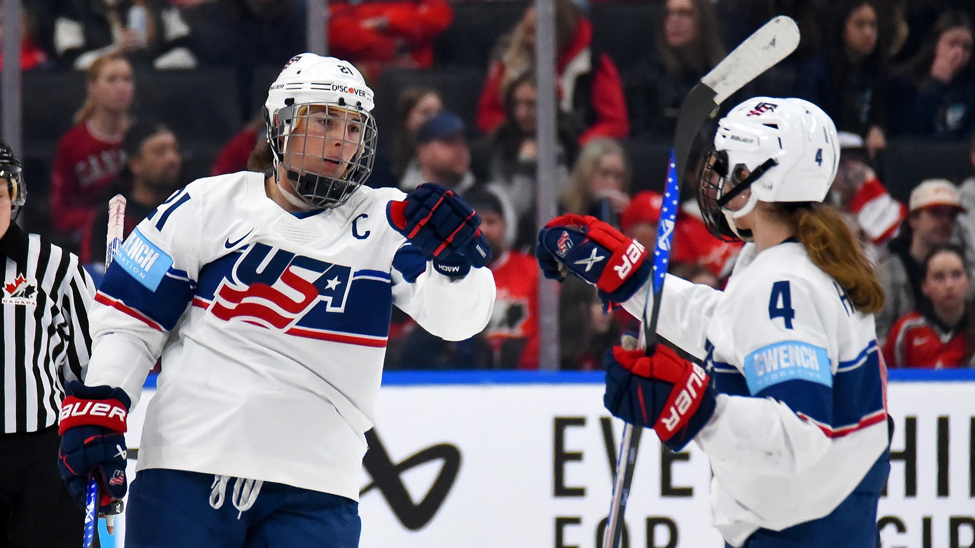 Hilary Knight (left) and Harvey played together on the U.S. national team in the 2025 Rivalry Series against Canada. Knight, a hockey legend and a former Badger, has been a mentor to Harvey. (Photo by Leila Devlin / Getty Images)