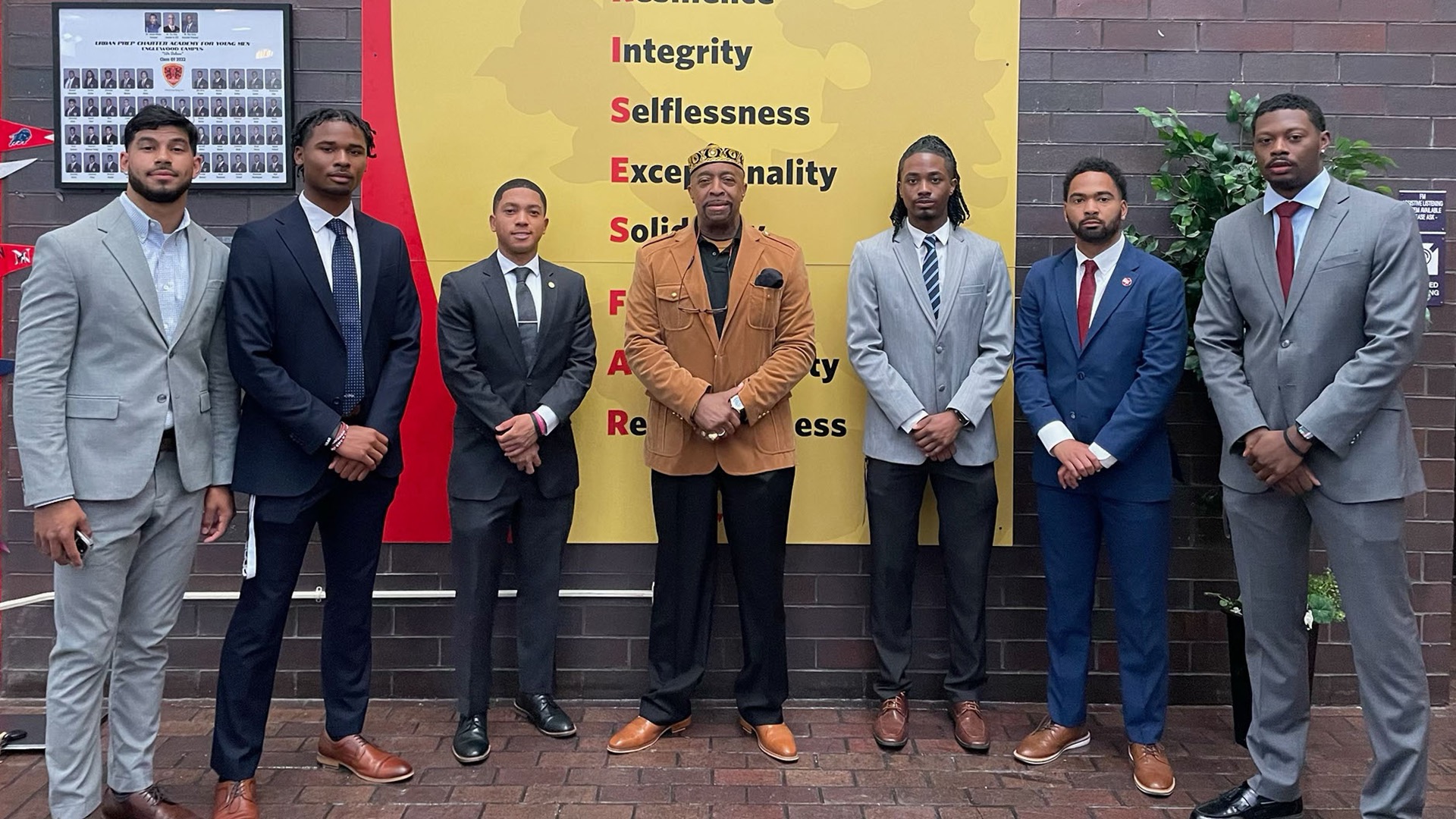 Sidney Morris (second from left) at 100 Black Men of Chicago's Annual Scholarship Fair at UIC