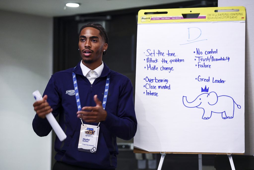 Legacy Lab participant presenting.