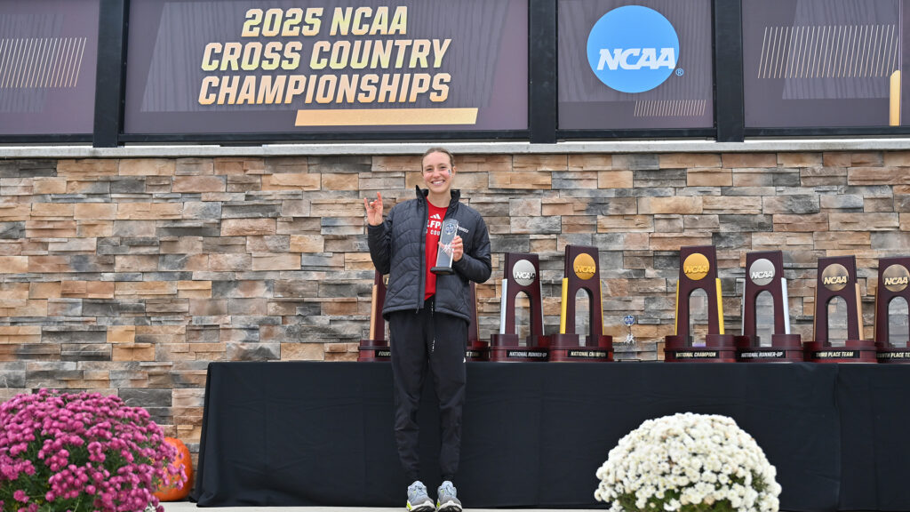 Grace Hartman receives the NCAA Elite Scholar-Athlete Award at the 2025 NCAA cross country championships. (Photo by Amy Kontras / NCAA Photos)